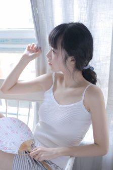一边亲一边摸屁股视频